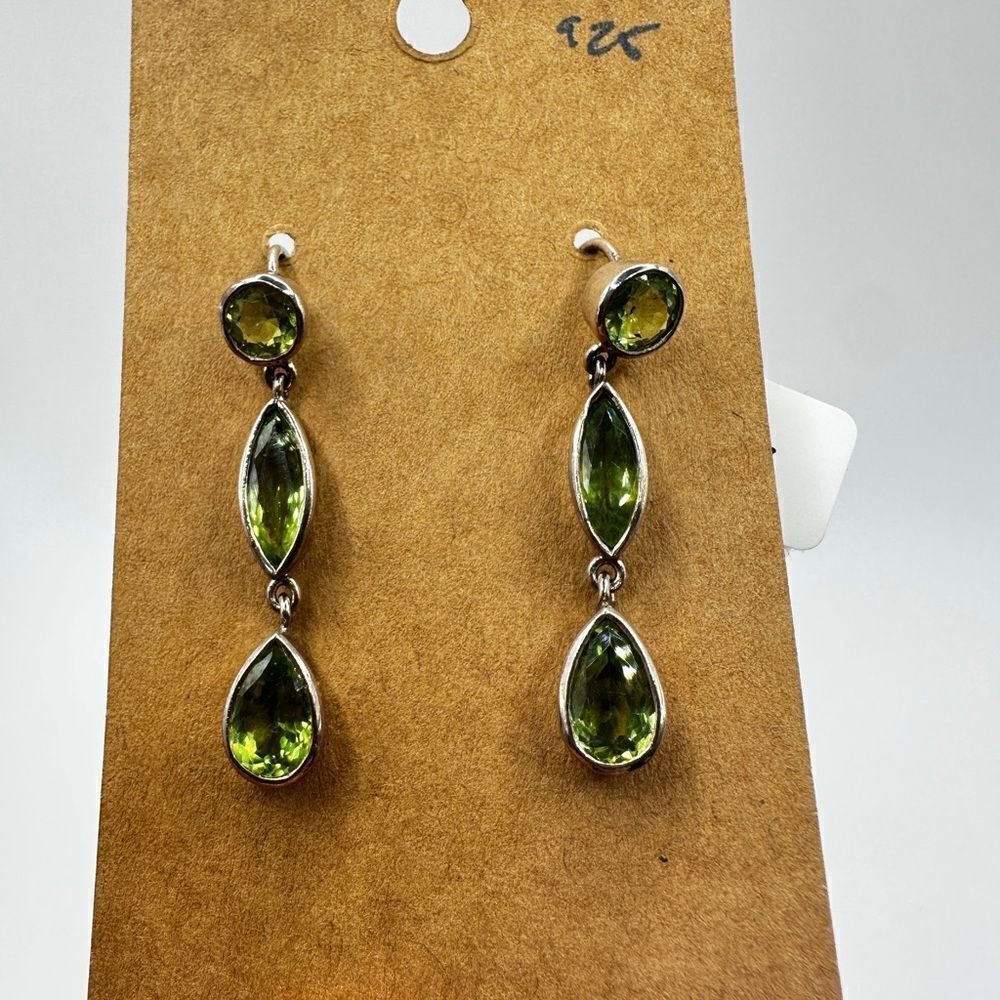 Stunning peridot and solid Sterling silver dangle earrings!‎